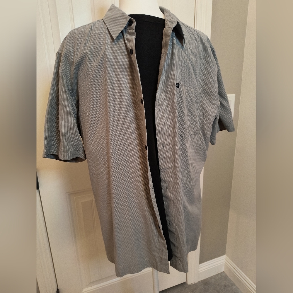 Quiksilver® Mens short sleeve button up shirt - medium
